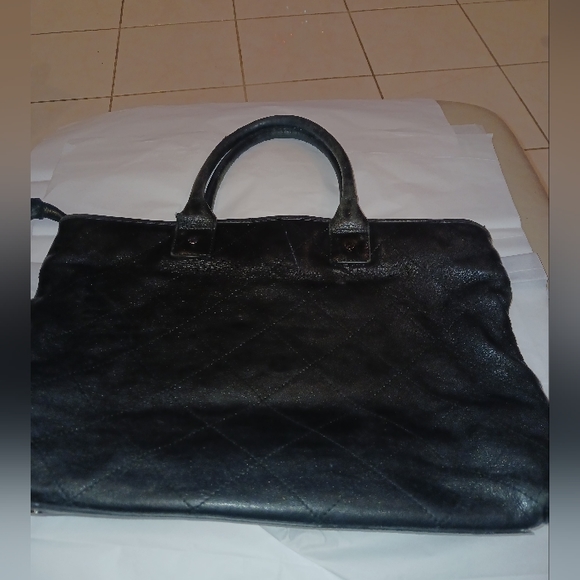 Tory Burch black leather tote. - Picture 2 of 13